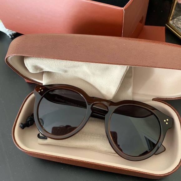 Illesteva Accessories - ILLESTEVA Leonard Ii Sunglasess in Garnet